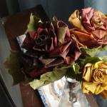 Akçaağaç yapraklarından DIY güller: fotoğraflarla adım adım