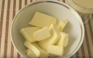 Krema iz kondenziranega mleka za biskvit: sestavine, recepti