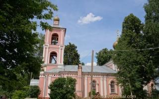 Templos de la región de Moscú Distrito de Odintsovo Templo de la Asunción de la Santísima Virgen María en el rector de Sharapovo