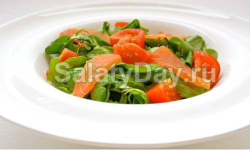 Salada com salmão defumado